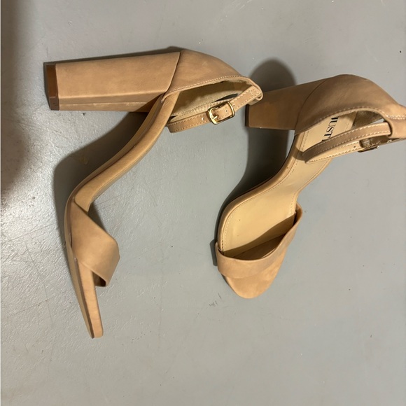 Justfab Makemba Faux Suede Heeled Sandals ankle strap. Wide Width / Size 8.5 - Picture 4 of 5